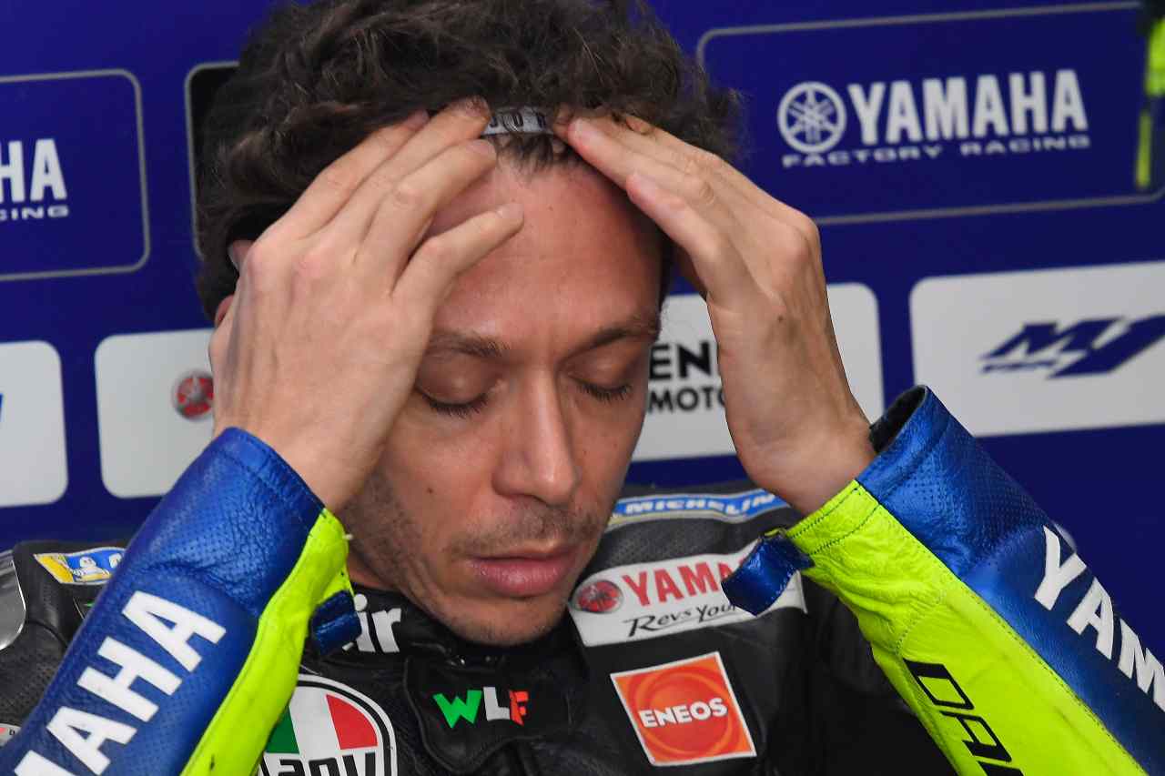 Valentino Rossi, addio alla Yamaha: i messaggi del team - Video