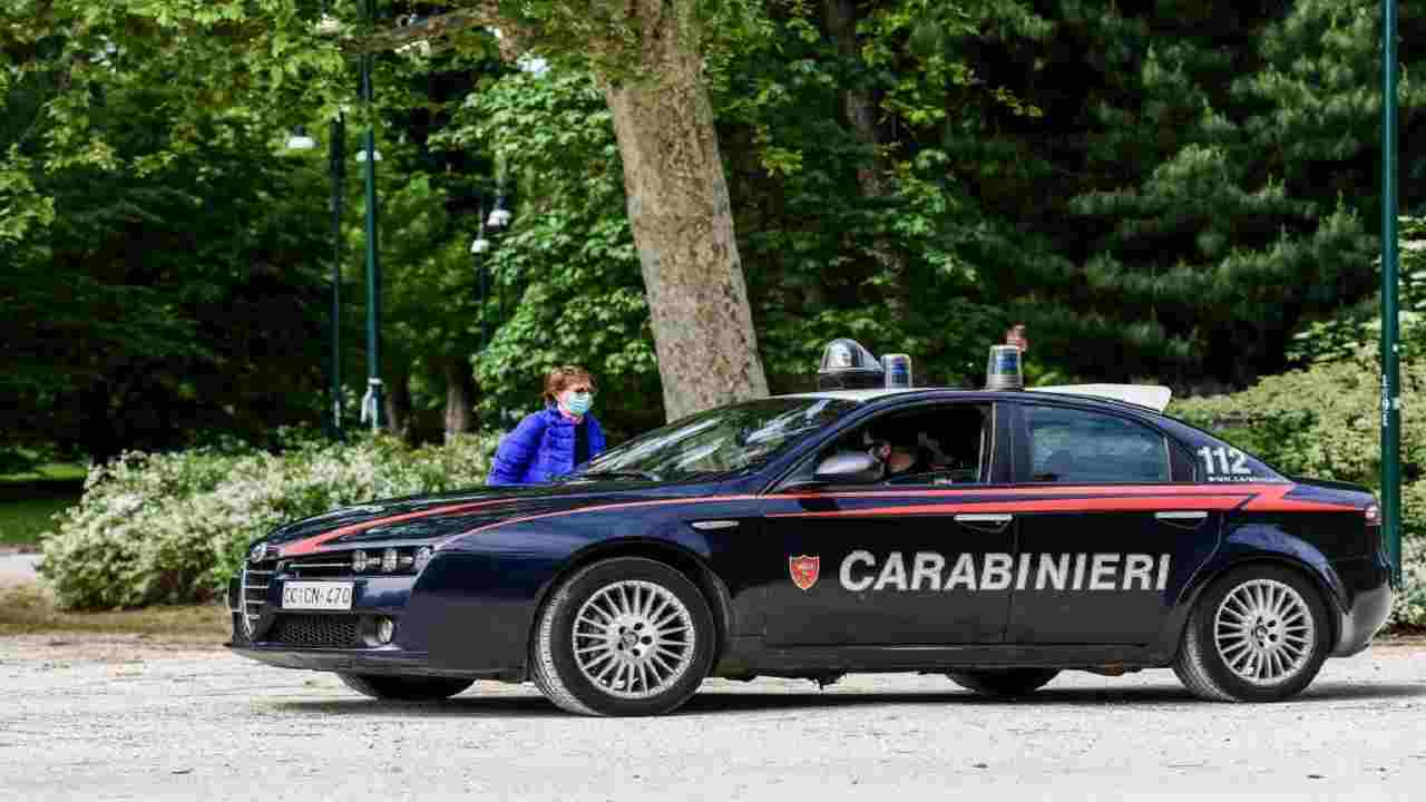 Bari inseguimento carabinieri auto danneggiate