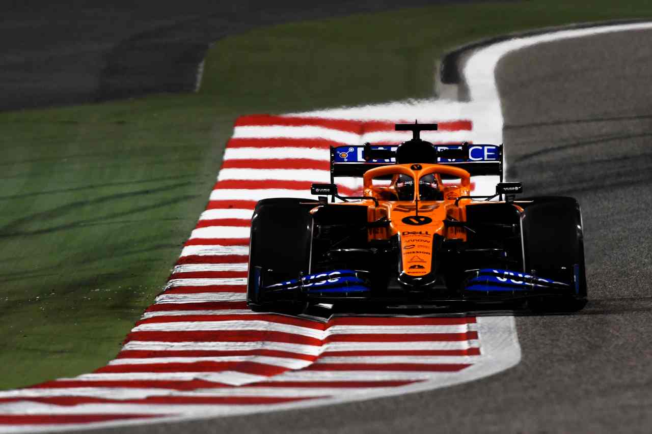 Sainz la Ferrari lo vuole ai test di Abu Dhabi: perché McLaren si oppone