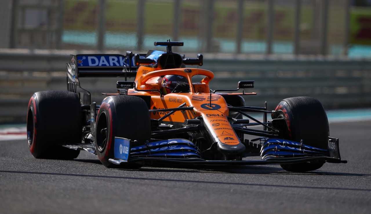 sainz casco abu dhabi