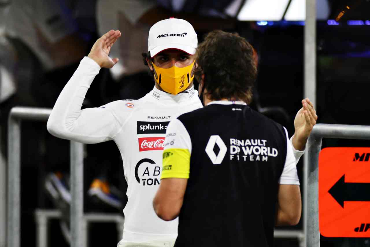 Sainz la Ferrari lo vuole ai test di Abu Dhabi: perché McLaren si oppone