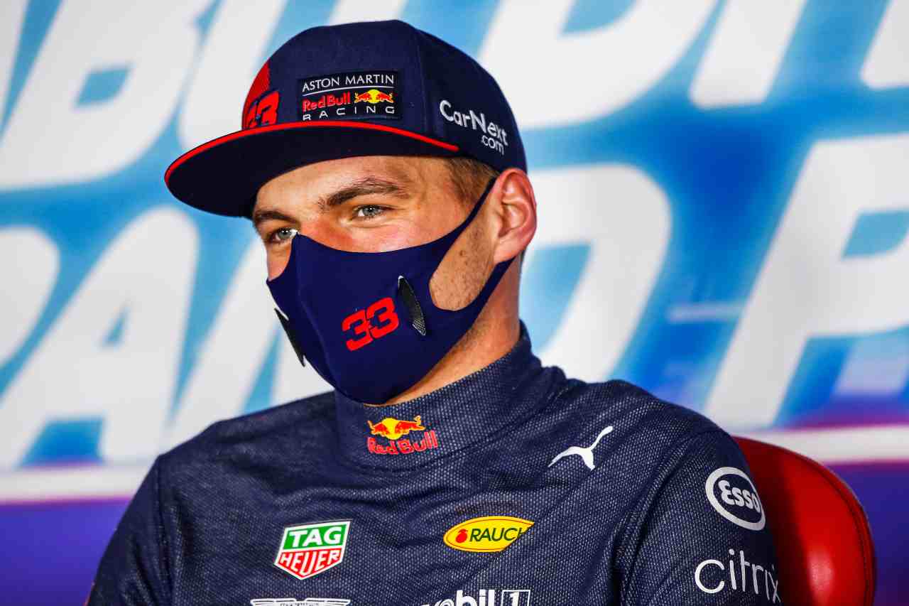 Red Bull, Verstappen approva Perez: "E' difficile lottare da solo"
