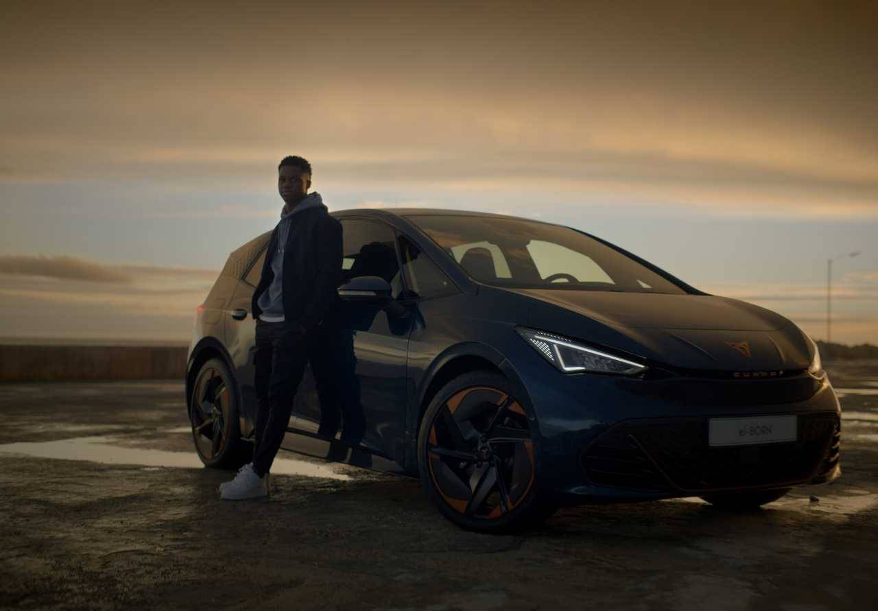 Cupra el-Born, l'ottimismo della prima elettrica: lo spot con Ansu Fati