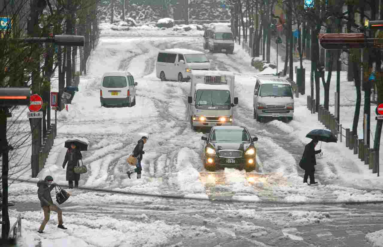 Strada neve Giappone