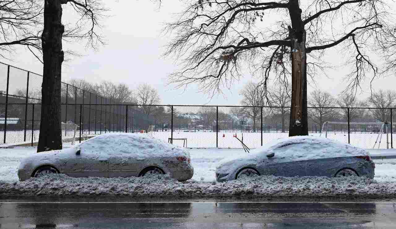 auto ladro neve