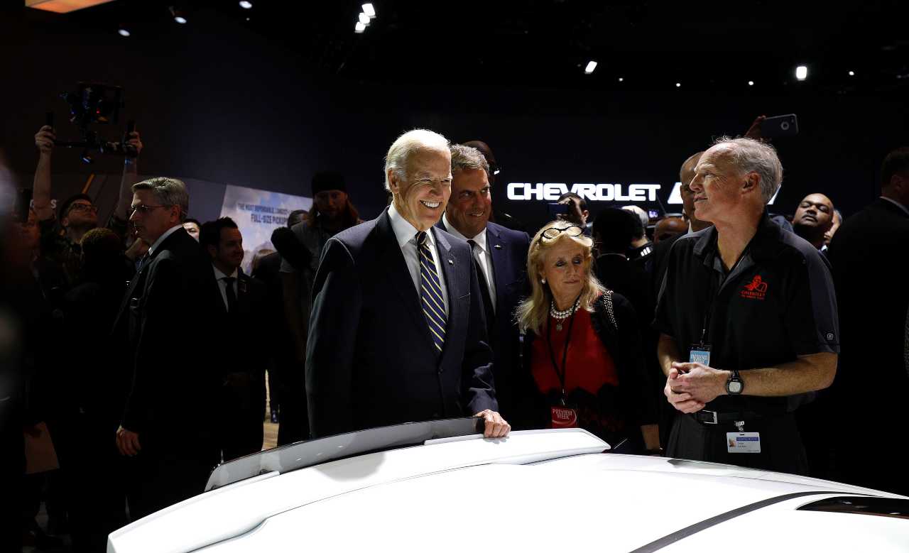 Joe Biden, dalla Studebaker alla Chevrolet: il presidente USA ama le cabrio