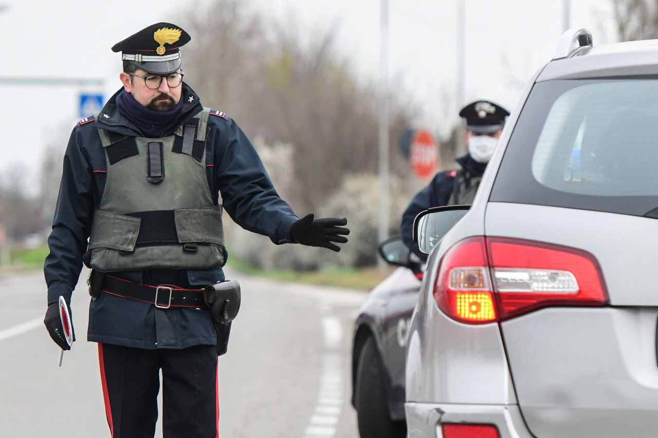 Auto rubata e fatta a pezzi: la scoperta dei Carabinieri