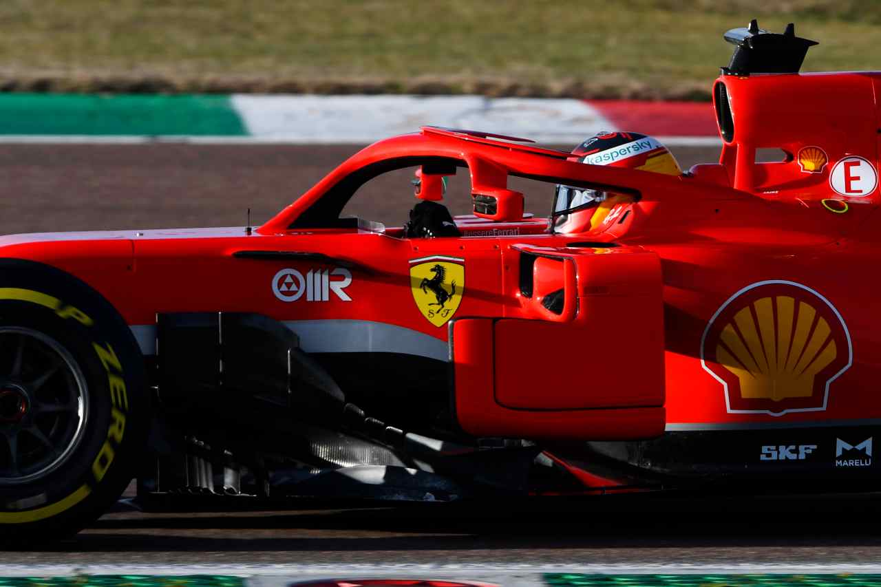 Carlos Sainz, il casco per il debutto in Ferrari a Fiorano - Foto