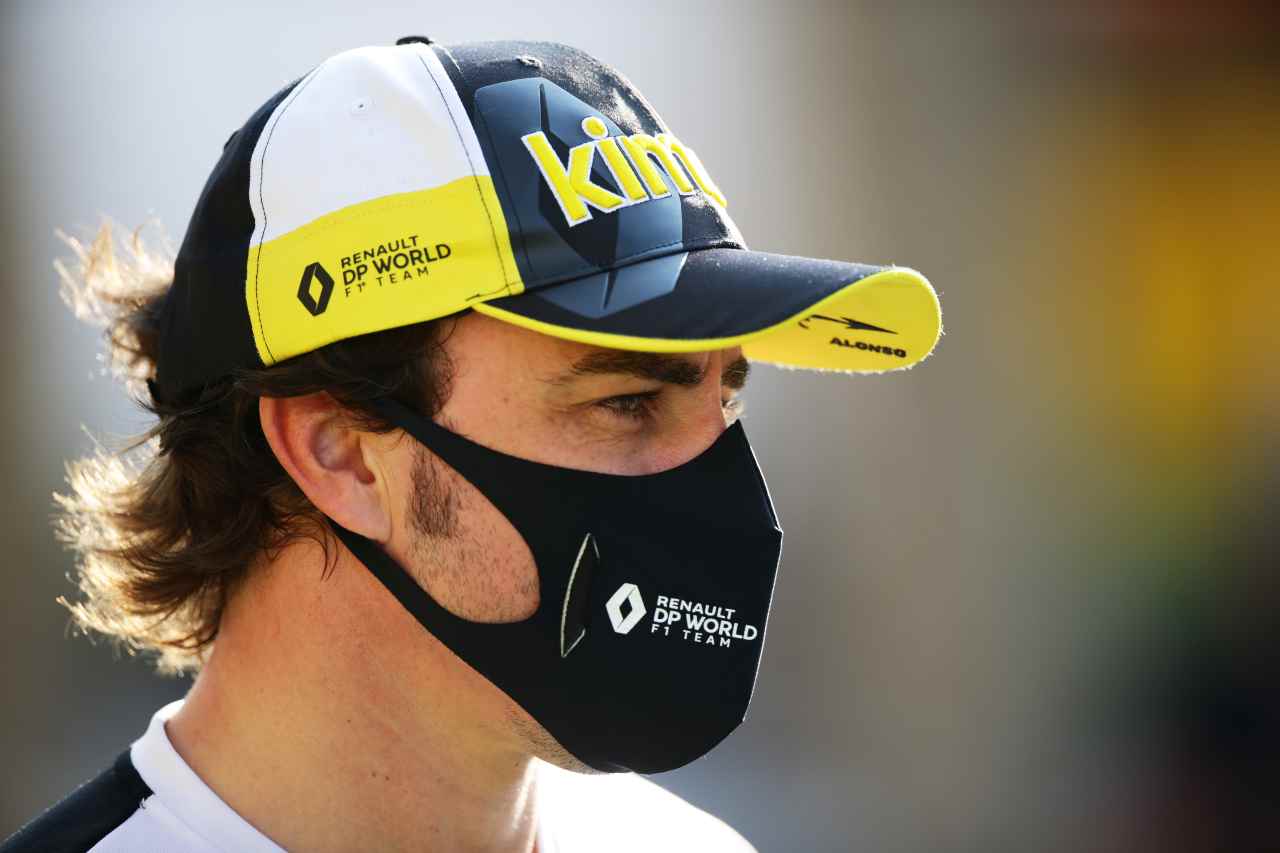 Fernando Alonso, ambizioni e nuovo casco: i messaggi ai fan