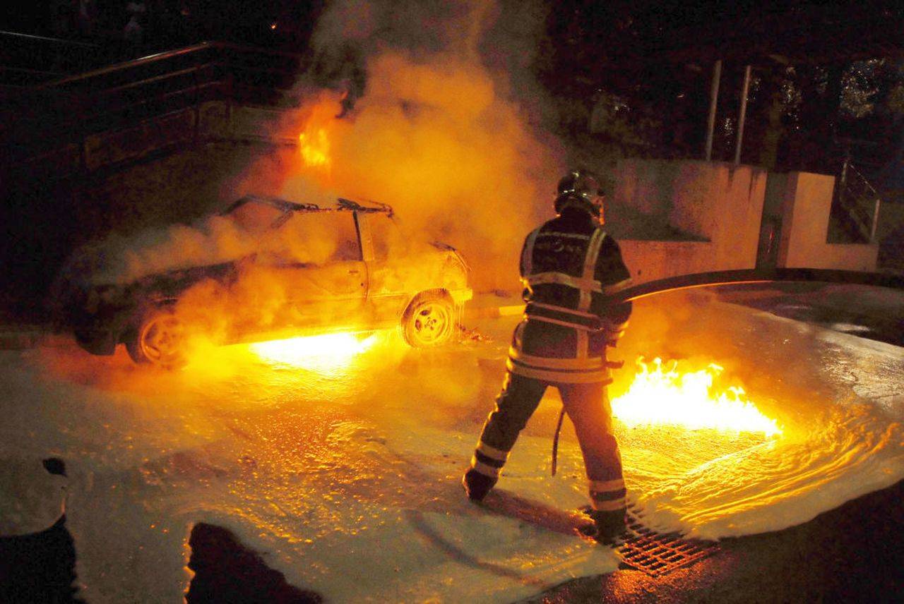 Serena Enardu, incendiata l'Auto nella notte: indagini in corso