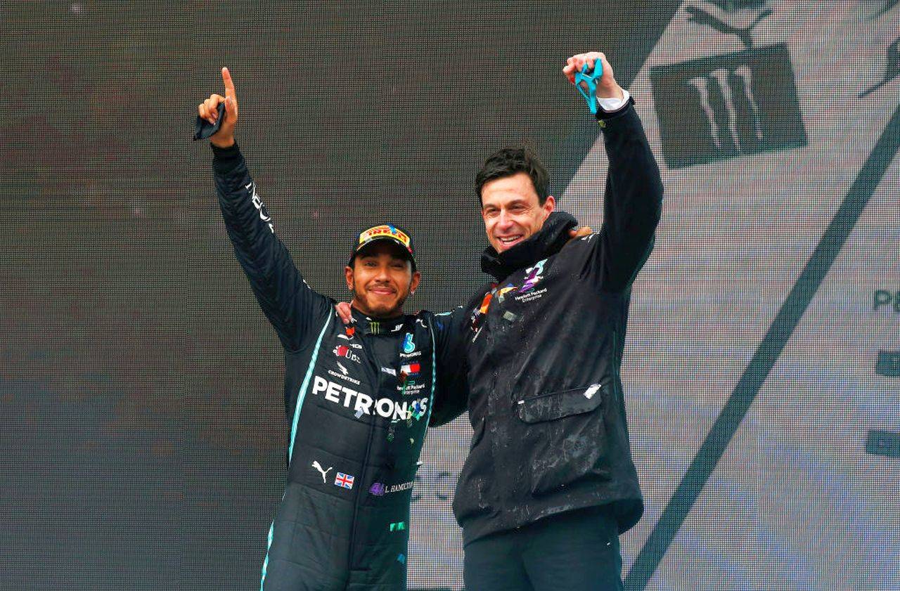 Hamilton, rinnovo con Mercedes: Wolff fissa la deadline con una battuta