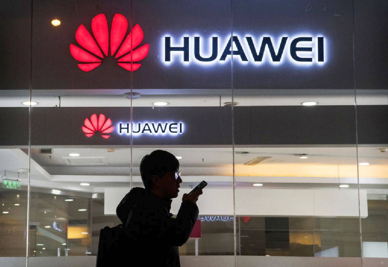 Huawei in difficoltà con gli smartphone, potrebbe produrre Auto elettriche