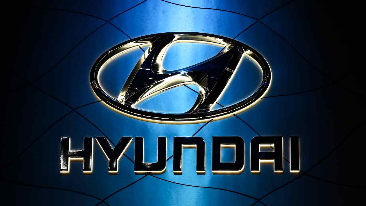 Hyundai partnership Apple
