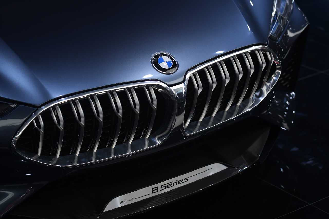 Prince, la BMW Serie 8 gialla icona degli anni Novanta - Video