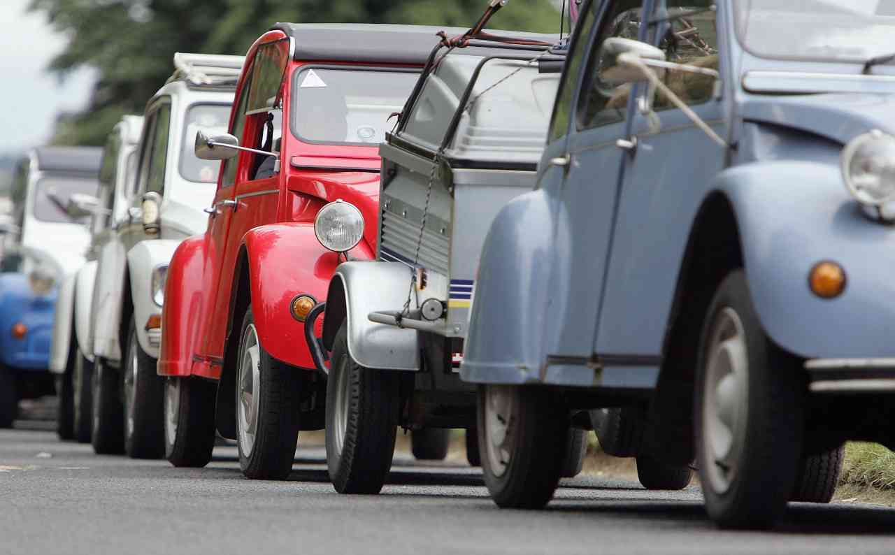 Citroen 2cv, le versioni speciali di un classico: curiosità e quotazioni