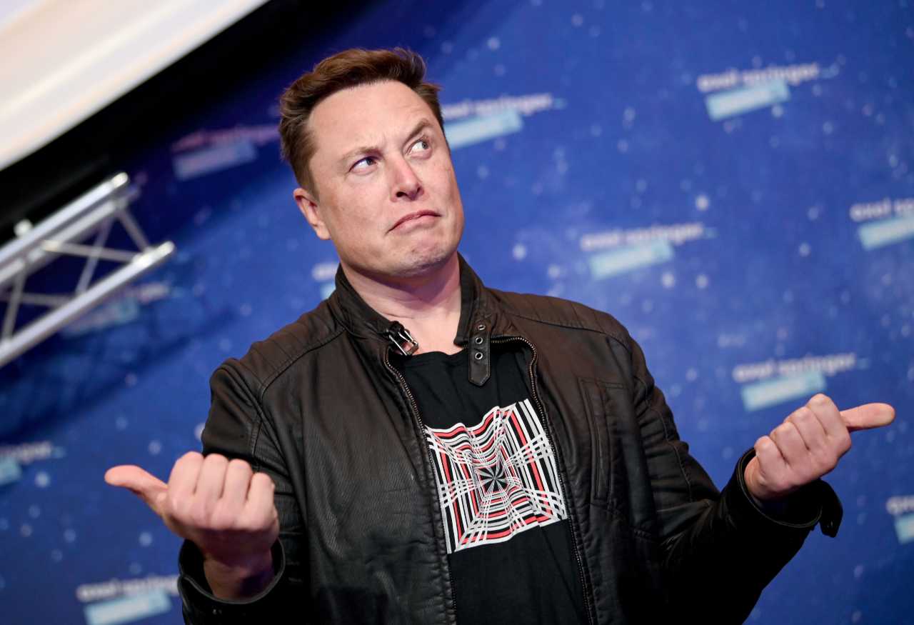 Elon Musk sbanca Clubhouse: "Chip Neuralink su una scimmia, ora gioca ai videogame"