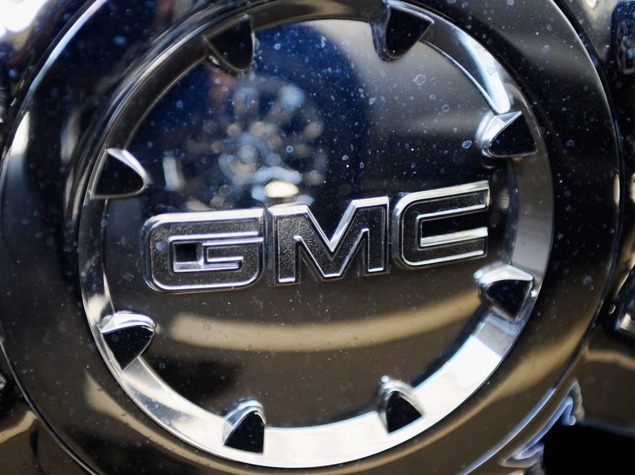 LeBron James, la prova del nuovo GMC Hummer EV - Video