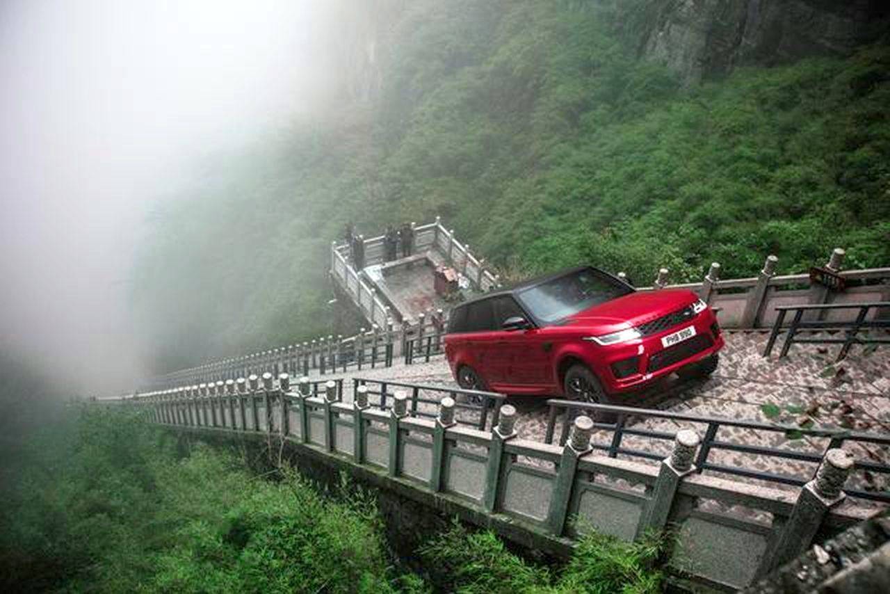 Range Rover Sport, un milione di Auto vendute: il video celebrativo