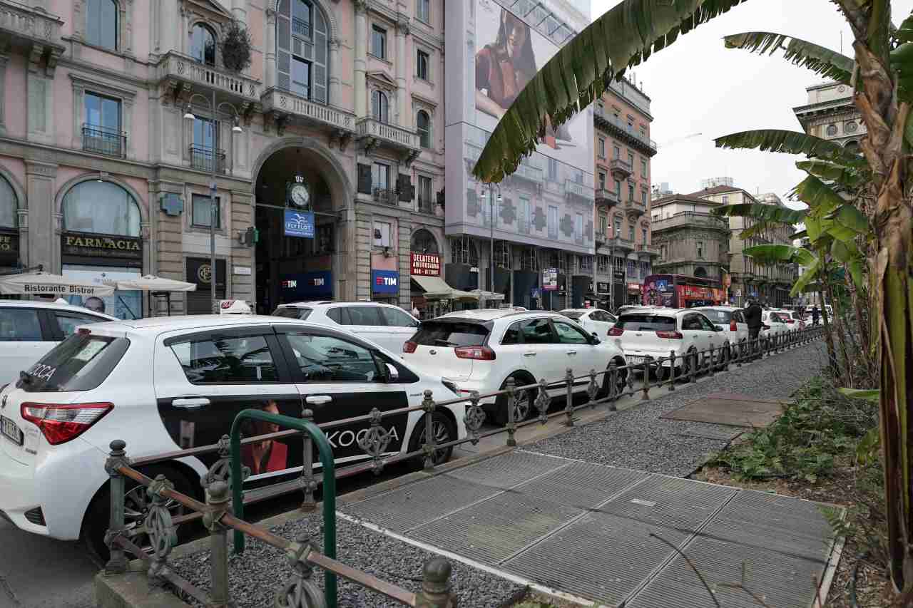 Piste ciclabili, protesta dei tassisti a Milano: la risposta di Legambiente