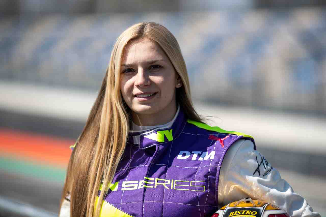 Fabienne Wohlwend è una delle protagoniste delle W series. Nel 2018 ha conquistato il titolo mondiale al Ferrari Challenge\