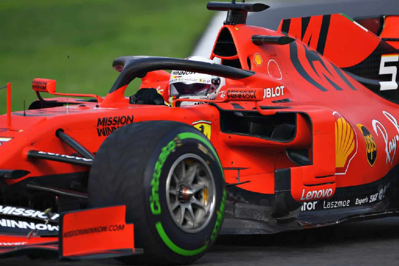 Scocca della Ferrari SF90 "taroccata" sequestrata dalla Finanza