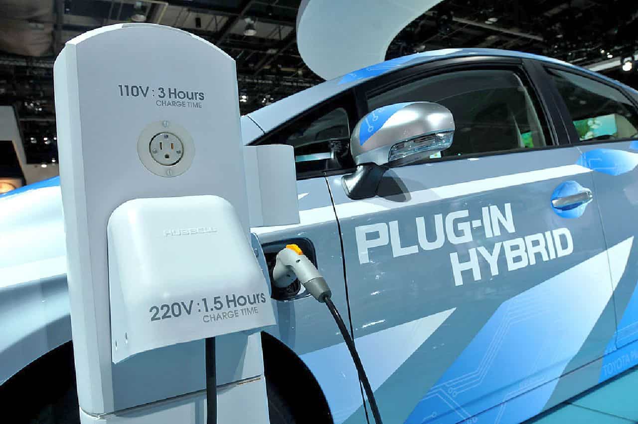 Batterie Auto elettriche, Stellantis si allea con Total: i dettagli dell'accordo