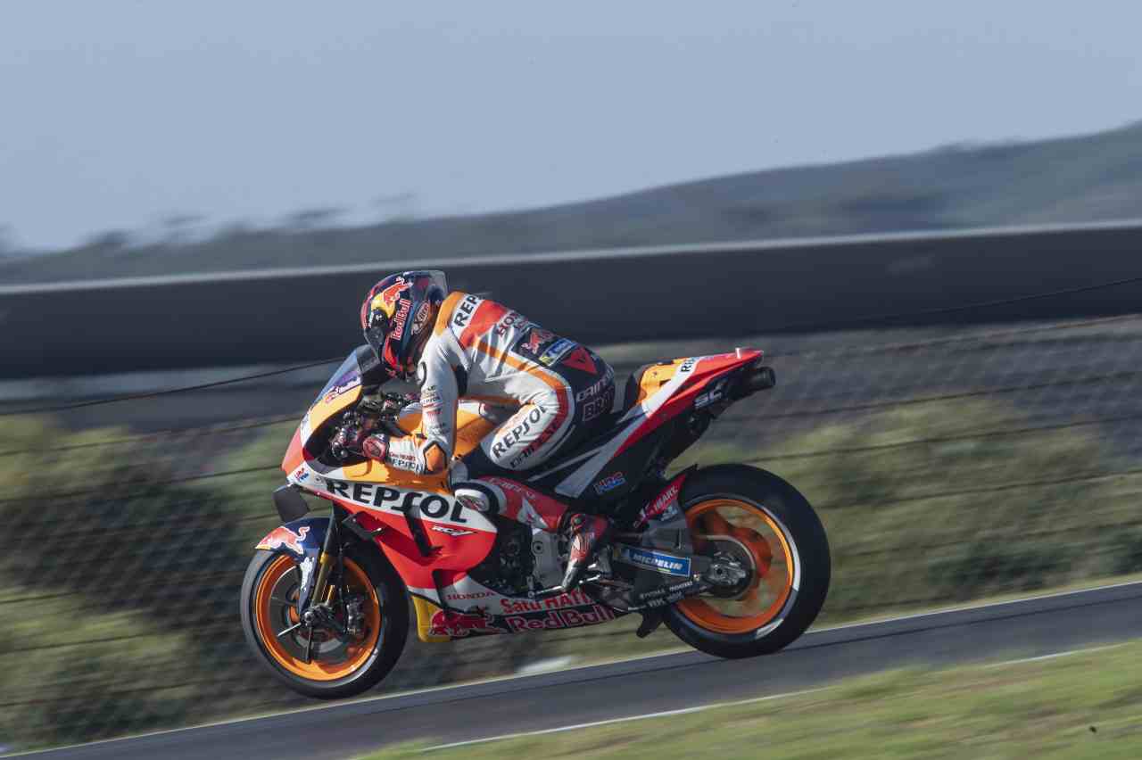 Bradl pilota e tester in MotoGP, i rivali chiedono chiarezza