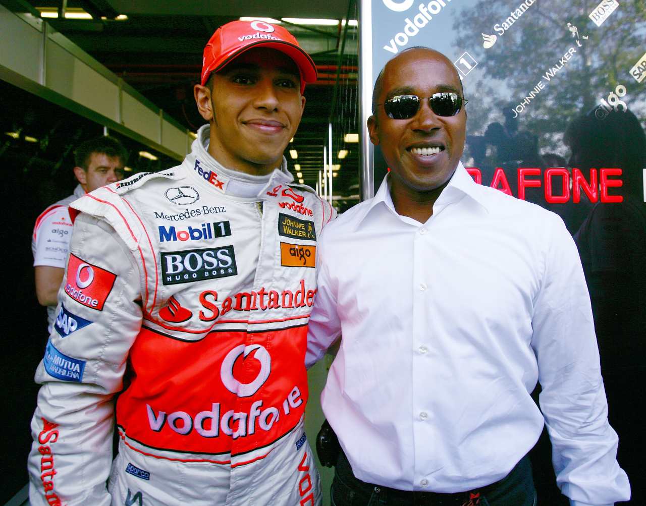 Lewis Hamilton con suo padre al GP Australia 2007 di F1 (foto Getty)