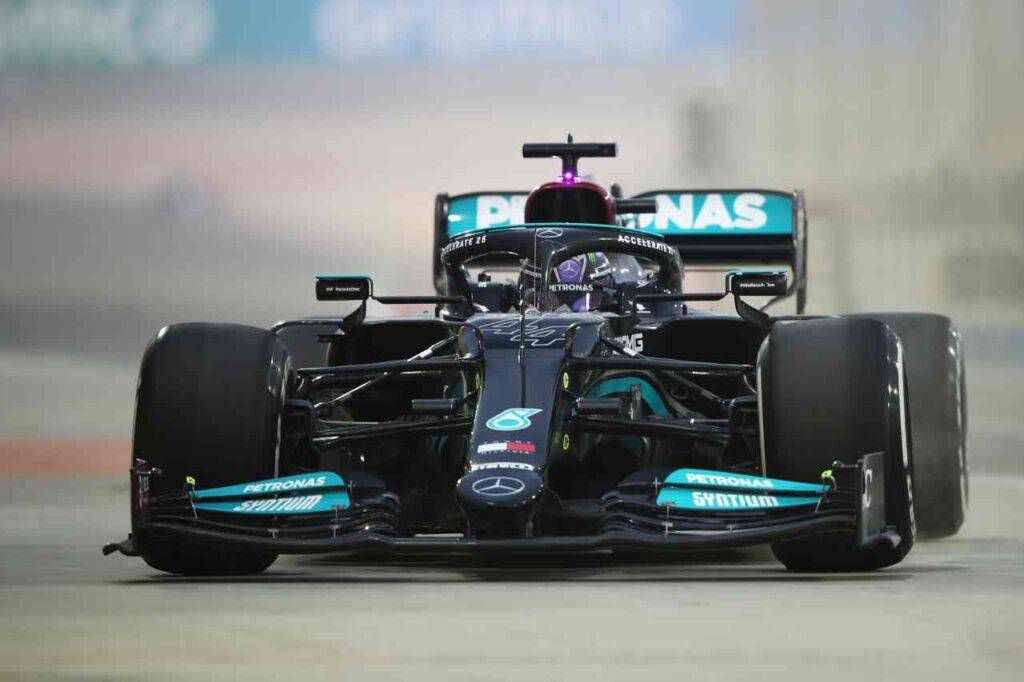 F1 test Bahrain, delusione Mercedes: guai al cambio ma il fondo intriga