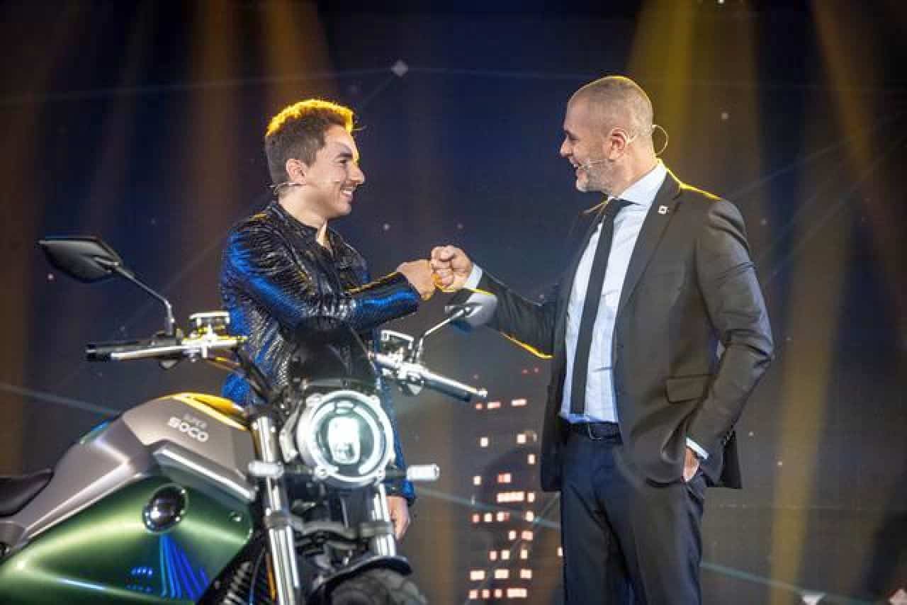 Jorge Lorenzo diventa "elettrico": lo spot per il marchio Vmoto Soco