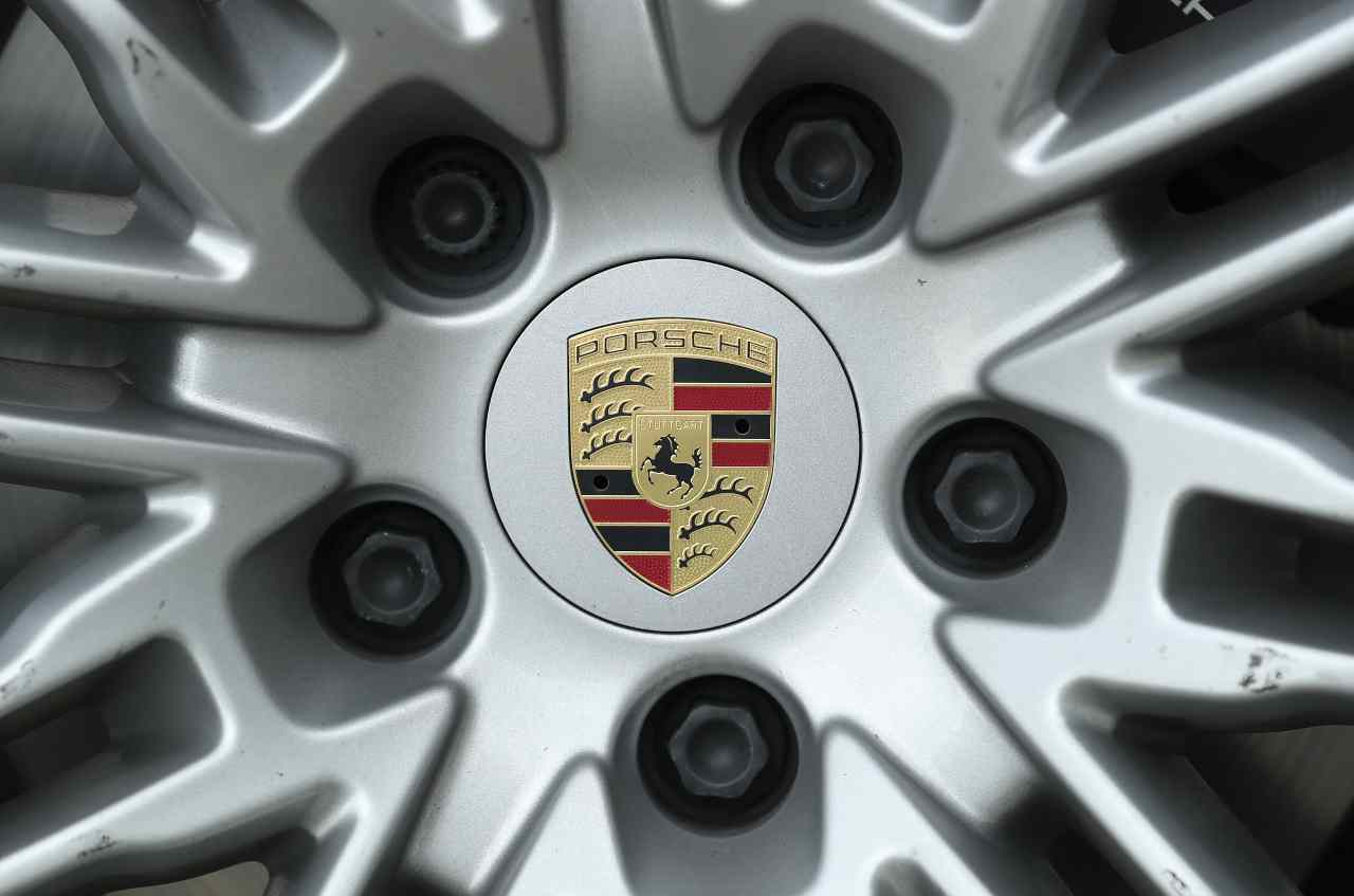 Lucio Dalla e le Auto: cantava i campioni, amava le Porsche