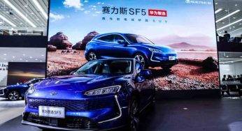 Huawei, presentata la prima Auto elettrica: prezzo e motore della Seres SF5