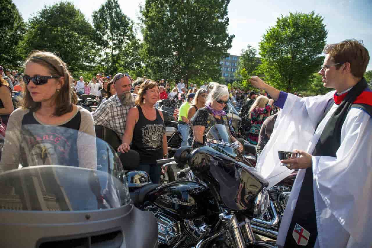 Il Covid non ferma la benedizione delle Moto a Trento: si fa su Instagram