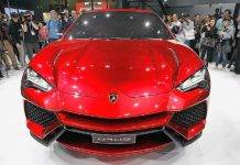 Lamborghini Urus salta sopra l'Aventador: il video è spettacolare