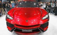 Lamborghini Urus salta sopra l'Aventador: il video è spettacolare