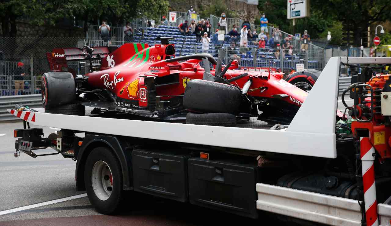 La Ferrari di Leclerc dopo l'incidente
