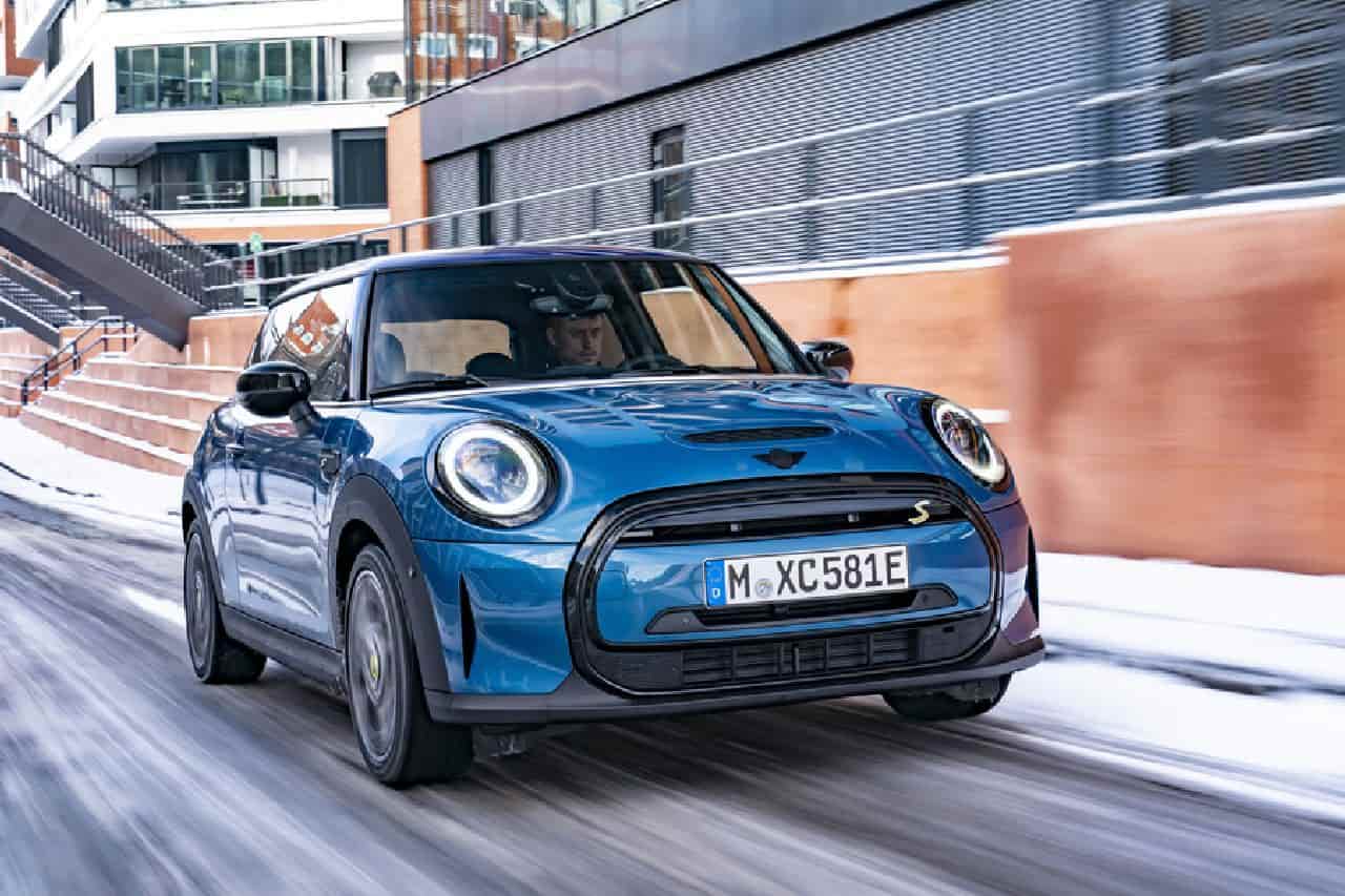 Mini Electric, edizione speciale a luglio: le novità e gli allestimenti - Foto