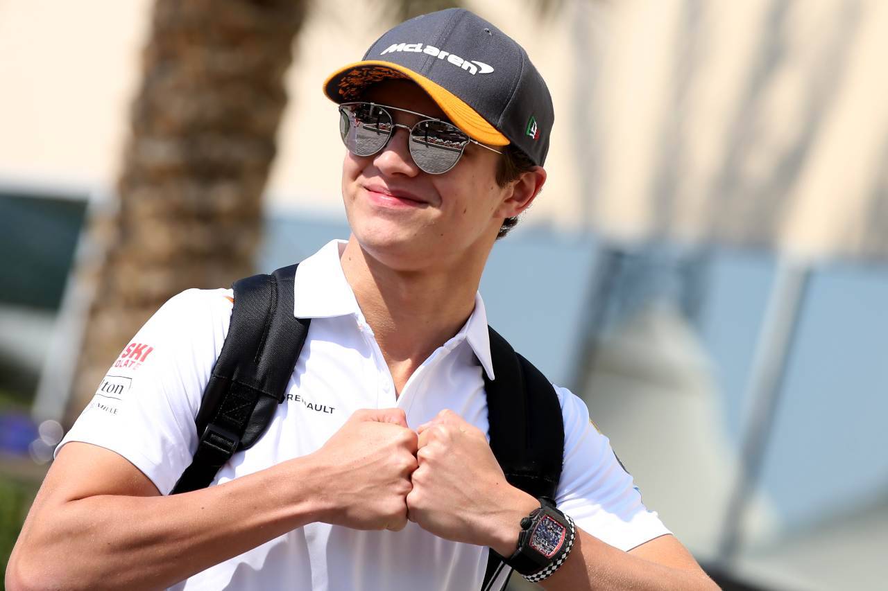 Primo piano di Lando Norris in McLaren (foto Getty)