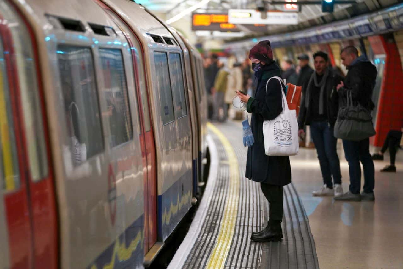 Covid: Autobus, treni e aerei. I mezzi più sicuri per prevenire il contagio