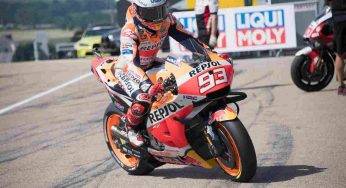 Marquez, vittoria e lacrime: la toccante immagine sul podio | Video