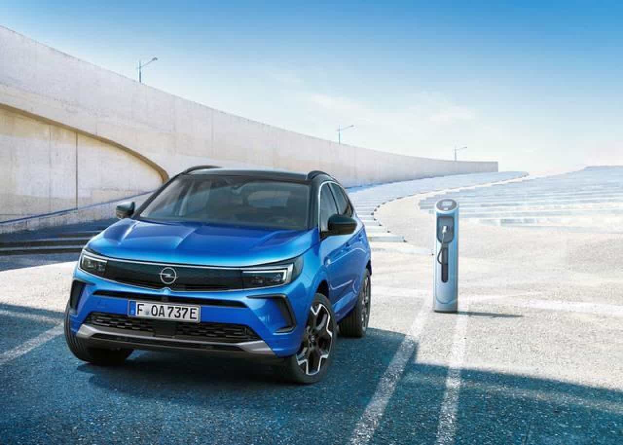 Opel Grandland, restyling in autunno: novità e caratteristiche principali