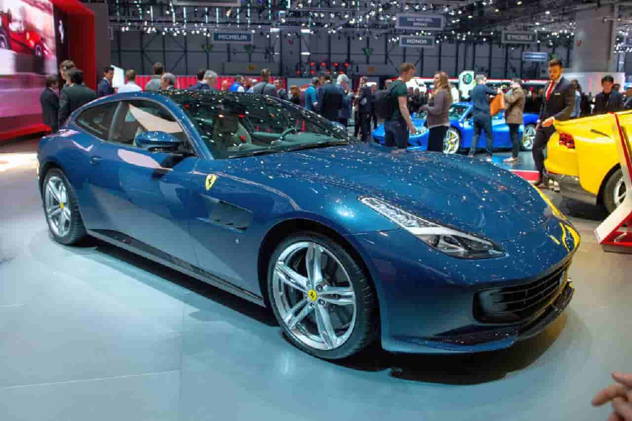 Ferrari e Porsche distrutte dopo un litigio: moglie si vendica così col marito