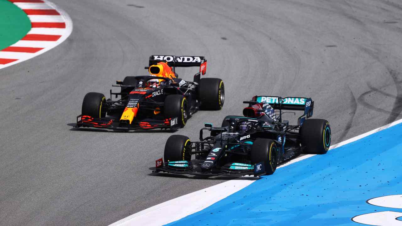 Lewis Hamilton e Max Verstappen