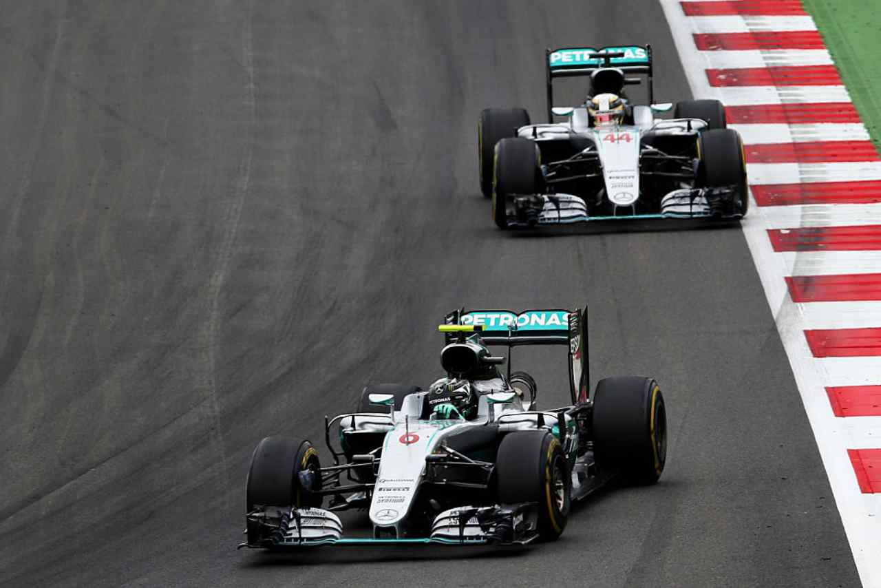 La prima vittoria di Hamilton: lo scontro con Rosberg
