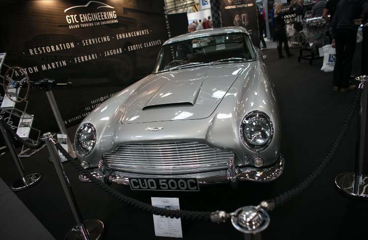 Aston Martin DB4