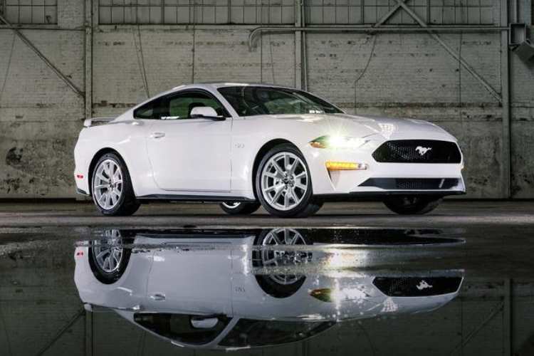 Ford Mustang Ice White Edition
