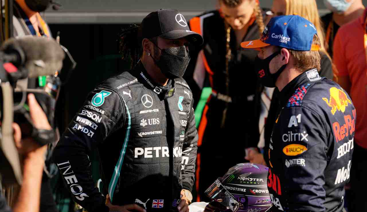 Lewis Hamilton e Max Verstappen