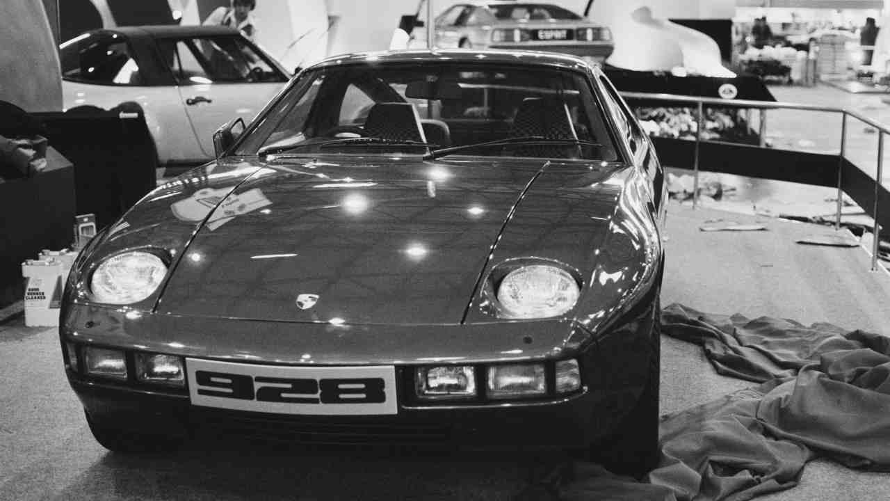 Porsche 928