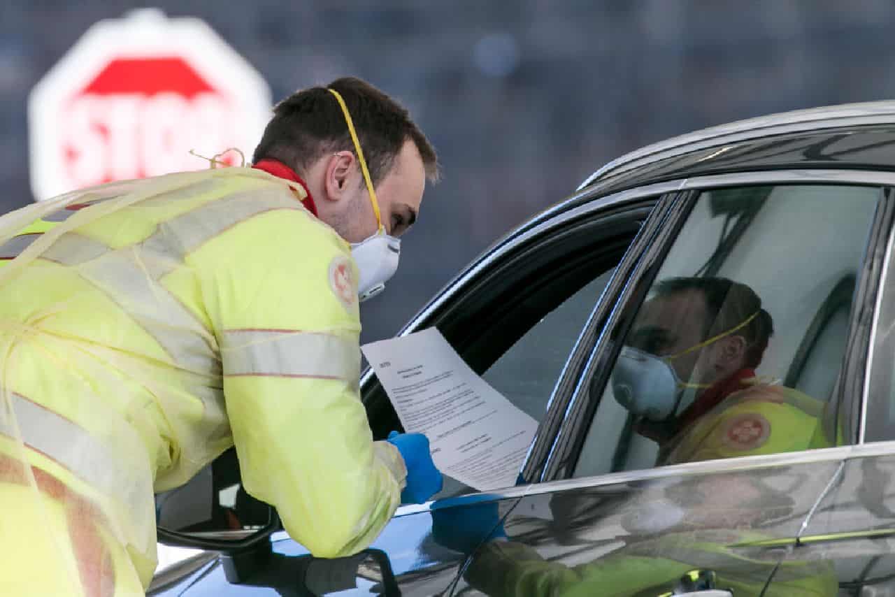 Green Pass e i viaggi all'estero: le regole per chi si sposta in Auto