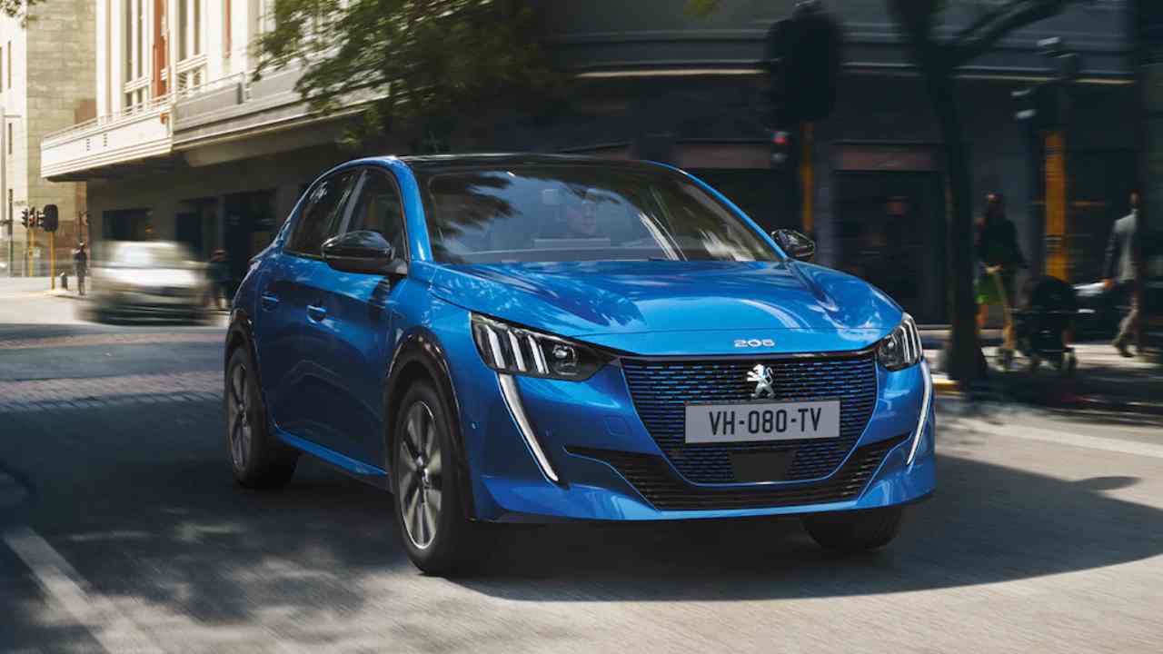 PEUGEOT e208